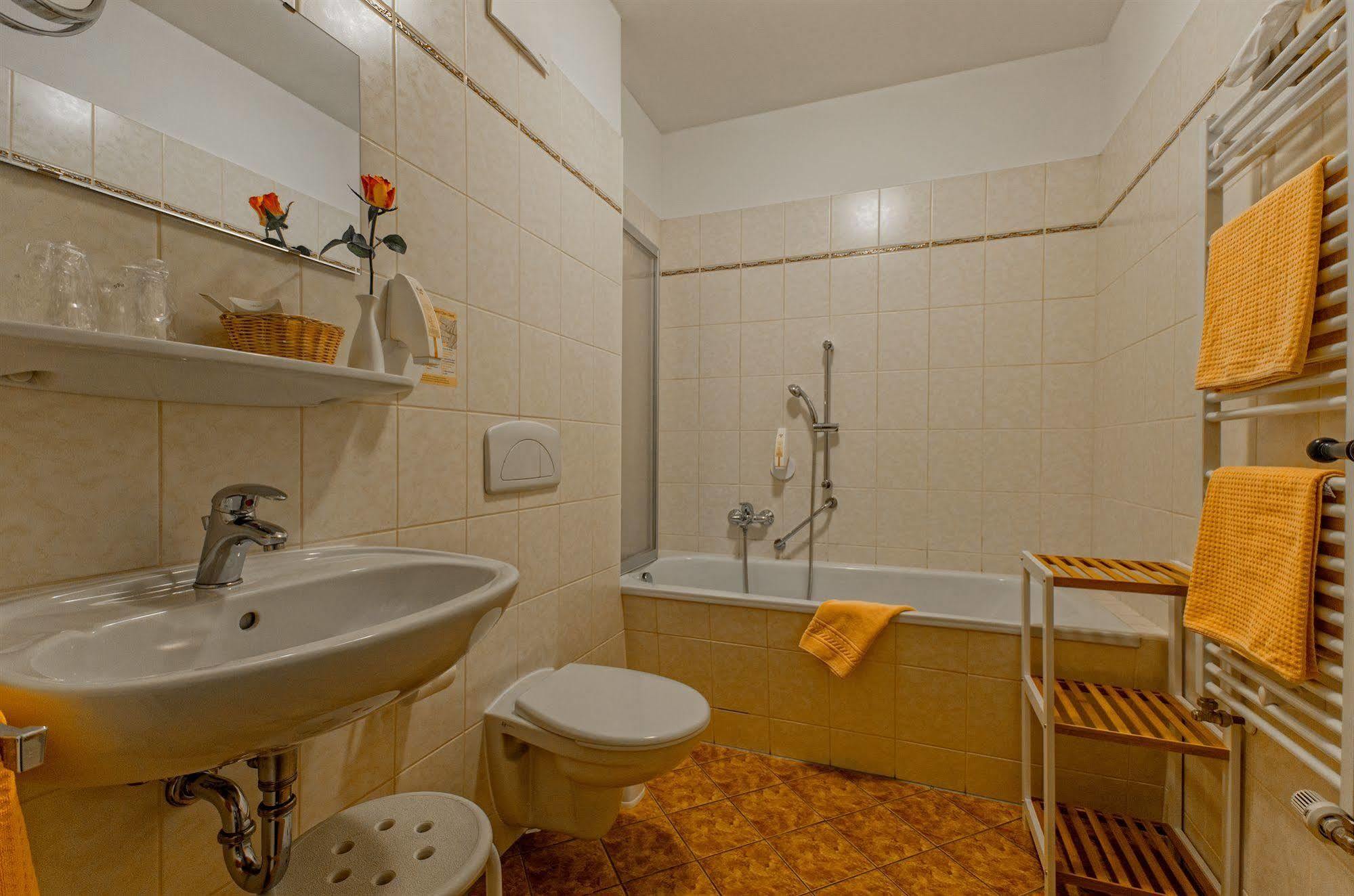 Hotel Zur Henne Naumburg  Zewnętrze zdjęcie